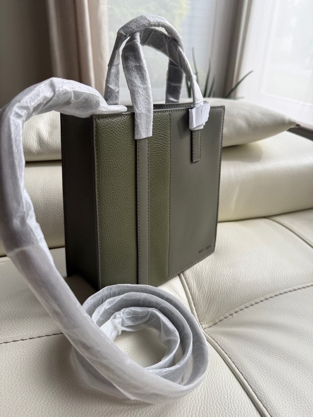 WE-AR4 The Bi Convertible Tote Bag‎
